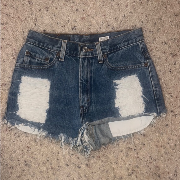 Vintage Levi’s Distressed Denim Shorts Style 512 - Size 6 - Picture 2 of 11